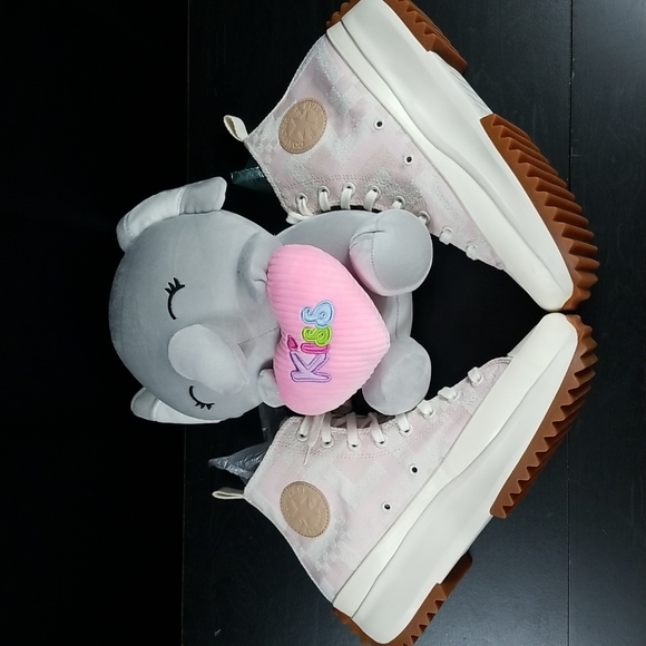 New Pink Converse Ladies 12 - Picture 3 of 10